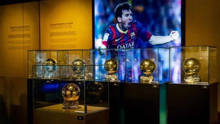 الكرات الذهبية لميسي في متحف برشلونة