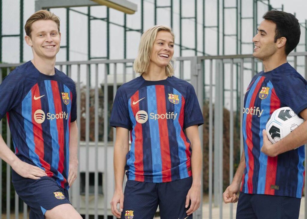 قمصان برشلونة
