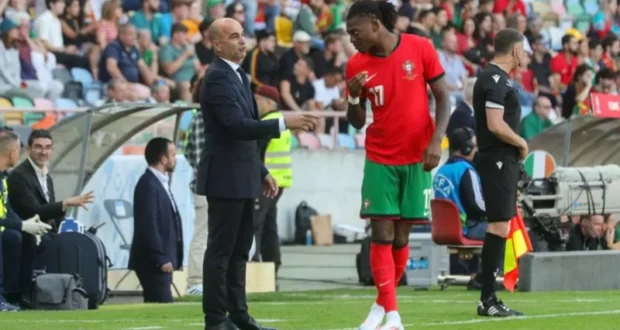 روبرت مارتينيز يلعب لصالح برشلونة