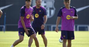 هانسي فليك يقود تدريبات برشلونة بحضور جوفري