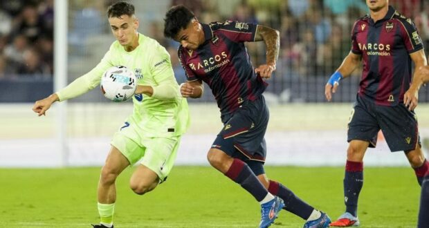 لاعب برشلونة مارك كاسادو ضد ليفانتي