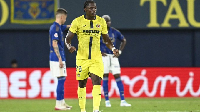 إيتا إيونغ مهاجم فياريال الشاب المطلوب في برشلونة