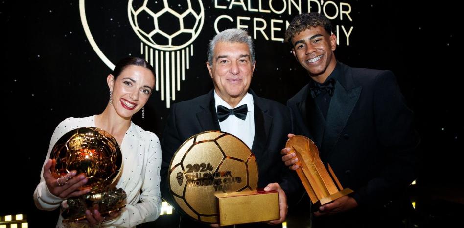 شارك خوان لابورتا هذه الصورة مع أيتانا ولامين يامال وجوائز الكرة الذهبية لعام 2024.