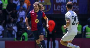 كارليس بويول في مباراة مع أساطير برشلونة