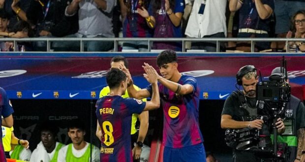 مباراة كرة قدم EA Sports League على ملعب يوهان كرويف، نادي برشلونة، نادي فالنسيا، بيدري مارك بيرنال
