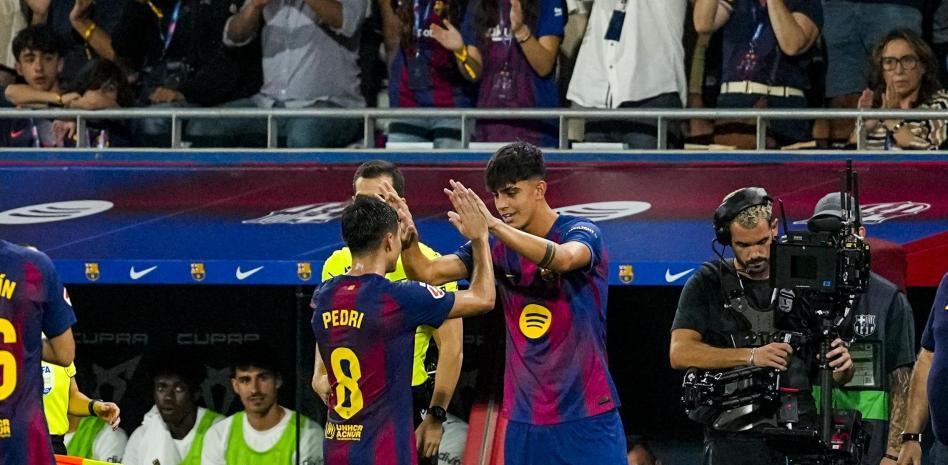 مباراة كرة قدم EA Sports League على ملعب يوهان كرويف، نادي برشلونة، نادي فالنسيا، بيدري مارك بيرنال