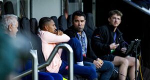 ديكو، في نيوكاسل يتحدث مع رافينيا في اليوم السابق للمباراة