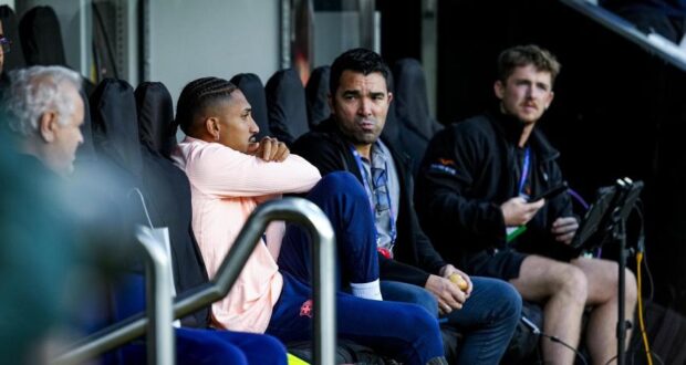 ديكو، في نيوكاسل يتحدث مع رافينيا في اليوم السابق للمباراة