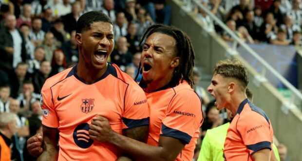 جول كوندي هنأ ماركوس راشفورد بعد الفوز 1-0 على نيوكاسل