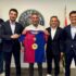 قام بيني ميجريلي، المدير العالمي لأكاديمية برشلونة، وسيرجي بارجوان، المدير الرياضي، بزيارة عمدة ميامي فرانسيس سواريز.