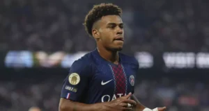 ديزيريه دووي مع باريس سان جيرمان ضد أنجيه في الدوري الفرنسي 1
