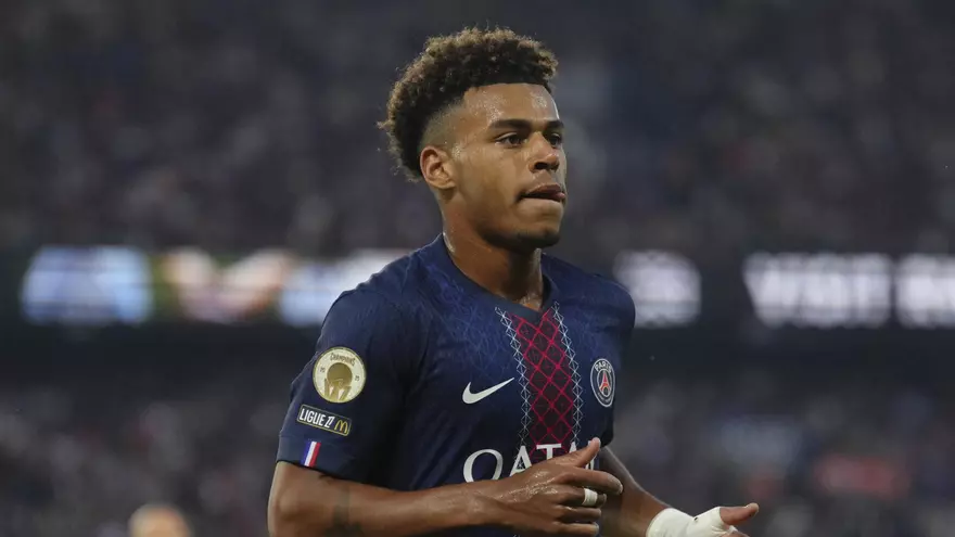 ديزيريه دووي مع باريس سان جيرمان ضد أنجيه في الدوري الفرنسي 1