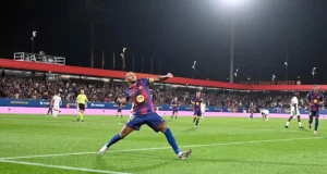 استمتع برشلونة في ملعب يوهان كرويف بمباراة ضد فالنسيا، حيث سجل فيرمين ورافينيا وليفاندوفسكي هدفين.