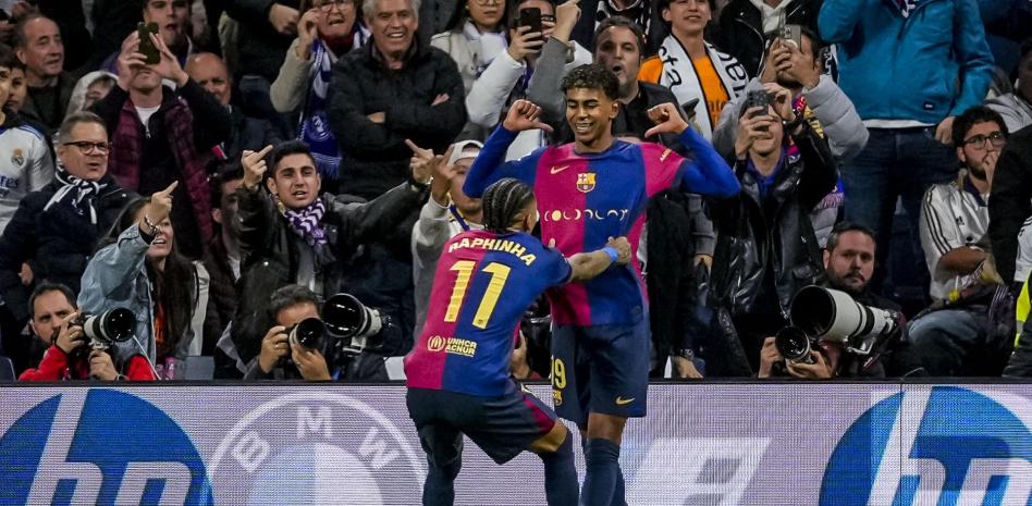 لامين يامال ورافينيا، في سانتياغو برنابيو في فوز الموسم الماضي 0-4
