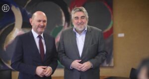 رئيس الاتحاد الإسباني رافائيل لوزان ورئيس لجنة التنمية المستدامة خوسيه مانويل رودريغيز أوربيس