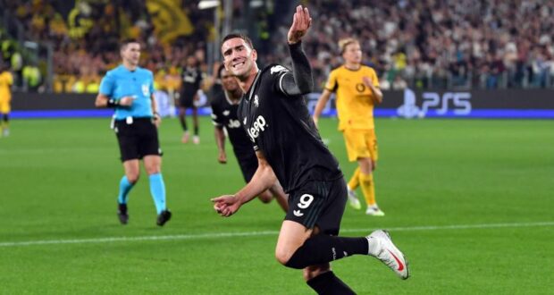 دوسان فلاهوفيتش، مهاجم صربي يبلغ من العمر 25 عاماً، يلعب في صفوف يوفنتوس، وينتهي عقده مع الفريق هذا الموسم.