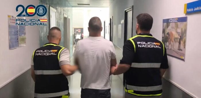جماهير برشلونة رهن الإعتقال 1