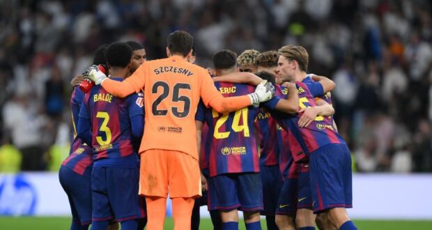 لاعبوا برشلونة يجتمعون