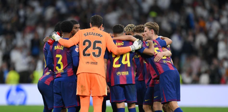 لاعبوا برشلونة يجتمعون