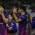 لاعبو نادي برشلونة يصفقون لجماهير برشلونة في ملعب سانتياغو برنابيو في نهاية المباراة.