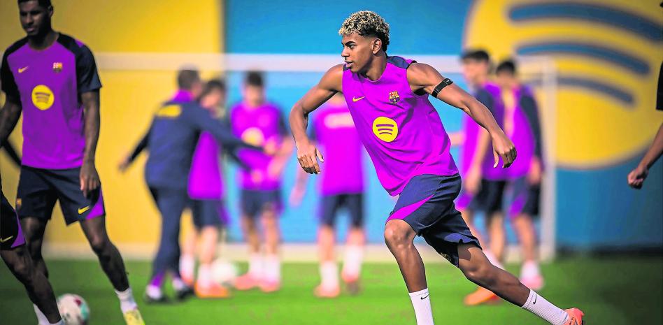 لامين يامال في تدريبات برشلونة يوم الجمعة