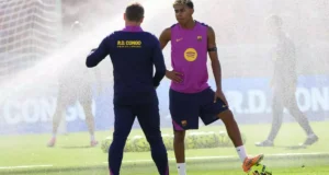 لامين، إلى جانب فليك، في التدريب