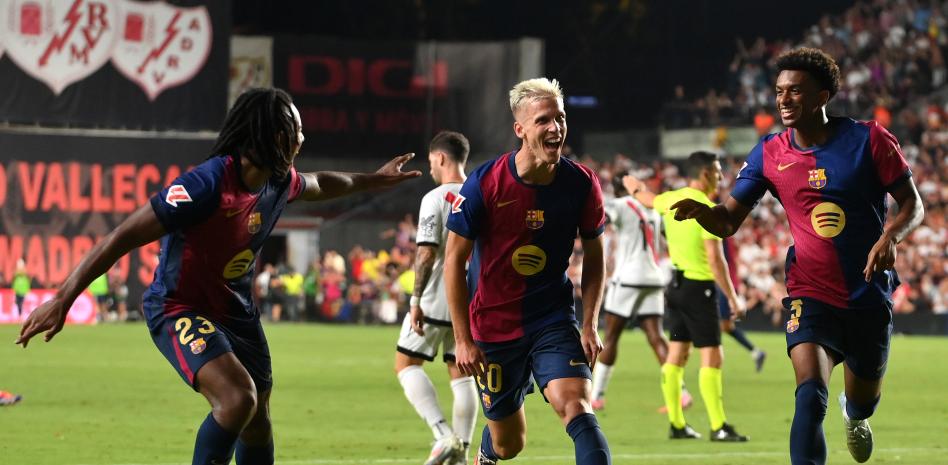 قدم كوندي وبالدي، في الصورة مع داني أولمو، أداءً عاليًا في الموسم الماضي.