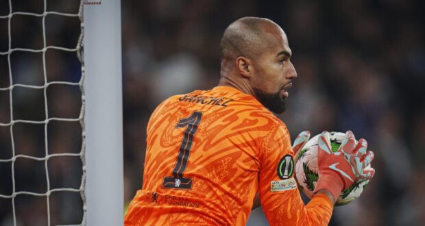 روبرت سانشيز خلال مباراة تشيلسي