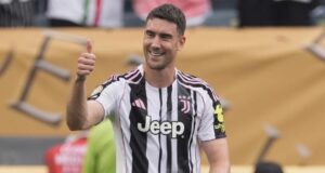 سيبقى دوسان فلاهوفيتش، المهاجم الصربي البالغ من العمر 25 عامًا، والذي ينتهي عقده مع يوفنتوس في عام 2026، في النادي ما لم يتغير الوضع.