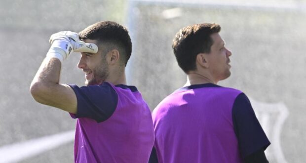 تشيزني وخوان غارسيا، خلال جلسة تدريبية لبرشلونة في Ciutat Esportiva