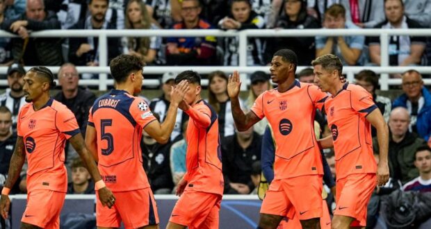 احتفال برشلونة بهدف راشفورد في مرمى نيوكاسل