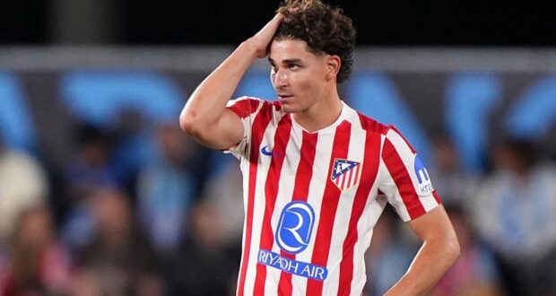 جوليان ألفاريز، في مباراة مع أتلتيكو مدريد