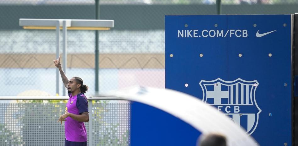 رافينيا يتدرب في المدينة الرياضية