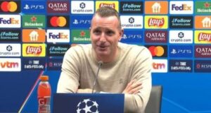 هاين مدرب بروج خلال مؤتمره الصحفي قبل المباراة مع برشلونة