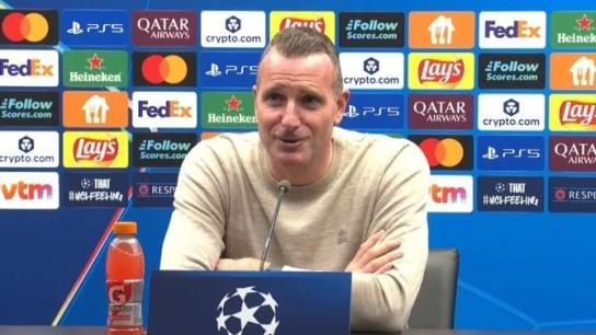 هاين مدرب بروج خلال مؤتمره الصحفي قبل المباراة مع برشلونة