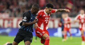 قلب الدفاع الإكوادوري جويل أوردونييز، القوي والذكي بطول 1.88 متر، في معركة مع لويس دياز في مباراة بايرن وكلوب بروج