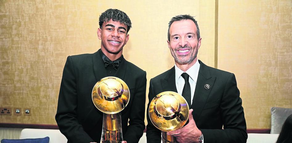 لامين يامال وخورخي مينديز في حفل توزيع جوائز جلوب سوكر 2024