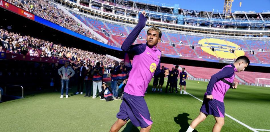 لامين يامال في الكامب نو