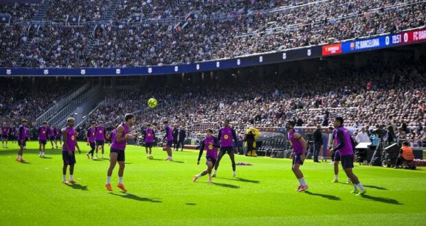 سيكون هانسي فليك ولاعبوه قادرين على خوض المباريات على أرضهم مرة أخرى بعد أن أعطى مجلس مدينة برشلونة الضوء الأخضر.