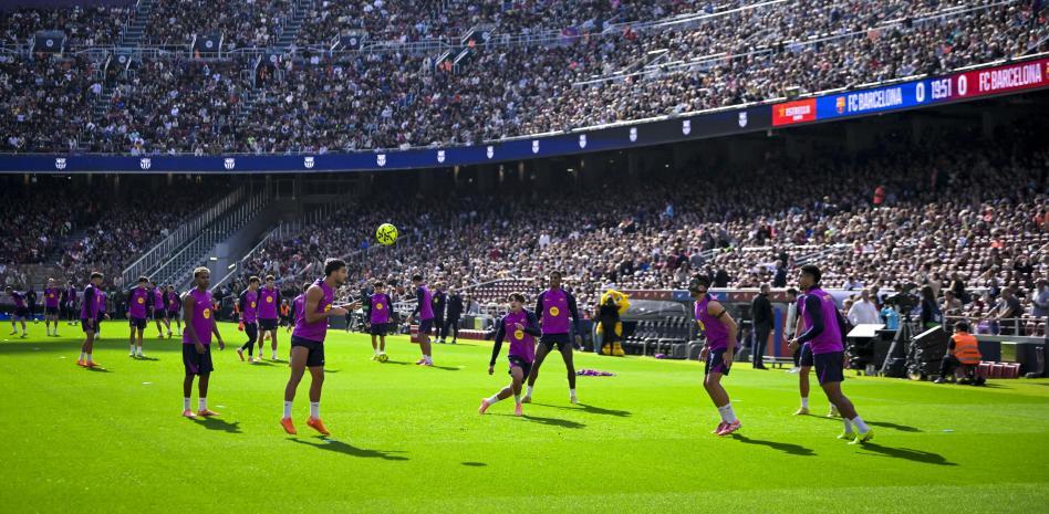 سيكون هانسي فليك ولاعبوه قادرين على خوض المباريات على أرضهم مرة أخرى بعد أن أعطى مجلس مدينة برشلونة الضوء الأخضر.