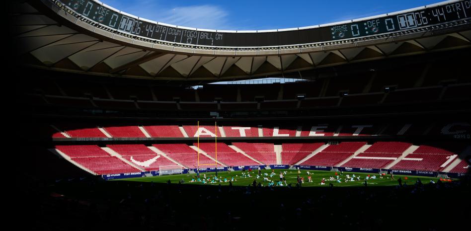 تدريب فريق ميامي دولفينز في ملعب ميتروبوليتانو قبل مواجهة فريق واشنطن كوماندرز يوم الأحد المقبل في البرنابيو