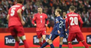 لاعبا نادي برشلونة وجهاً لوجه