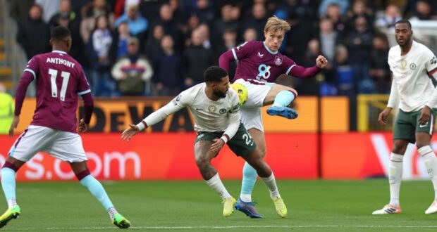 ريس جيمس، على تيرف مور