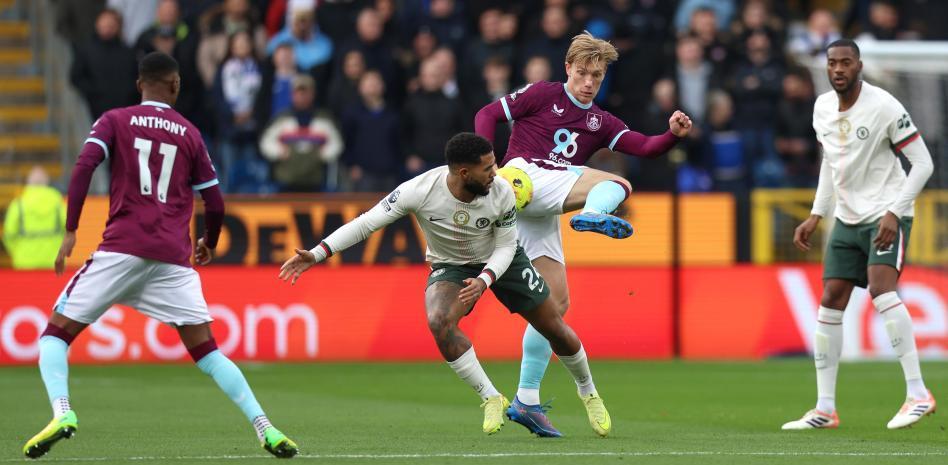 ريس جيمس، على تيرف مور