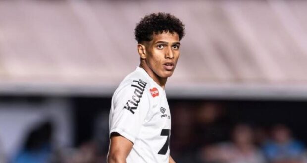 جواو فيكتور سوزا، ظهير أيمن يبلغ من العمر 19 عامًا لفريق سانتوس