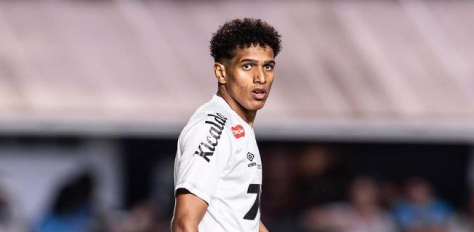 جواو فيكتور سوزا، ظهير أيمن يبلغ من العمر 19 عامًا لفريق سانتوس