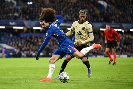 فاز كوكوريلا في المباراة ضد لامين يامال في ستامفورد بريدج