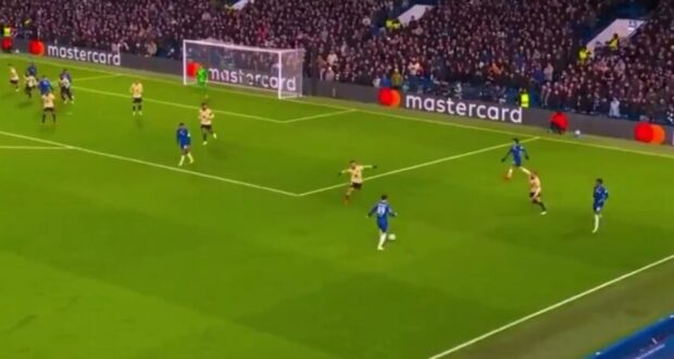 المثلث الذي تفوق به استيفاو، إنزو وكوكوريلا على دي يونج وفيرمين في بداية المباراة 1-0