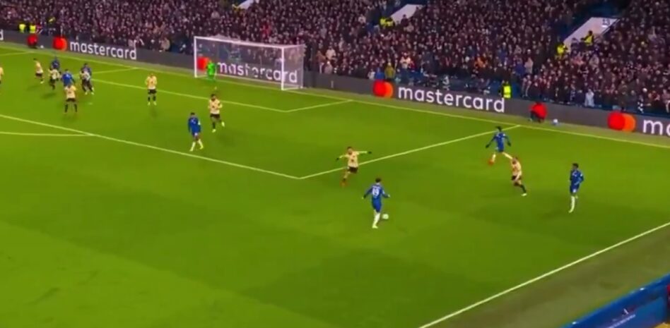 المثلث الذي تفوق به استيفاو، إنزو وكوكوريلا على دي يونج وفيرمين في بداية المباراة 1-0