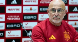 مدرب المنتخب الإسباني لويس دي لا فوينتي في المؤتمر الصحفي